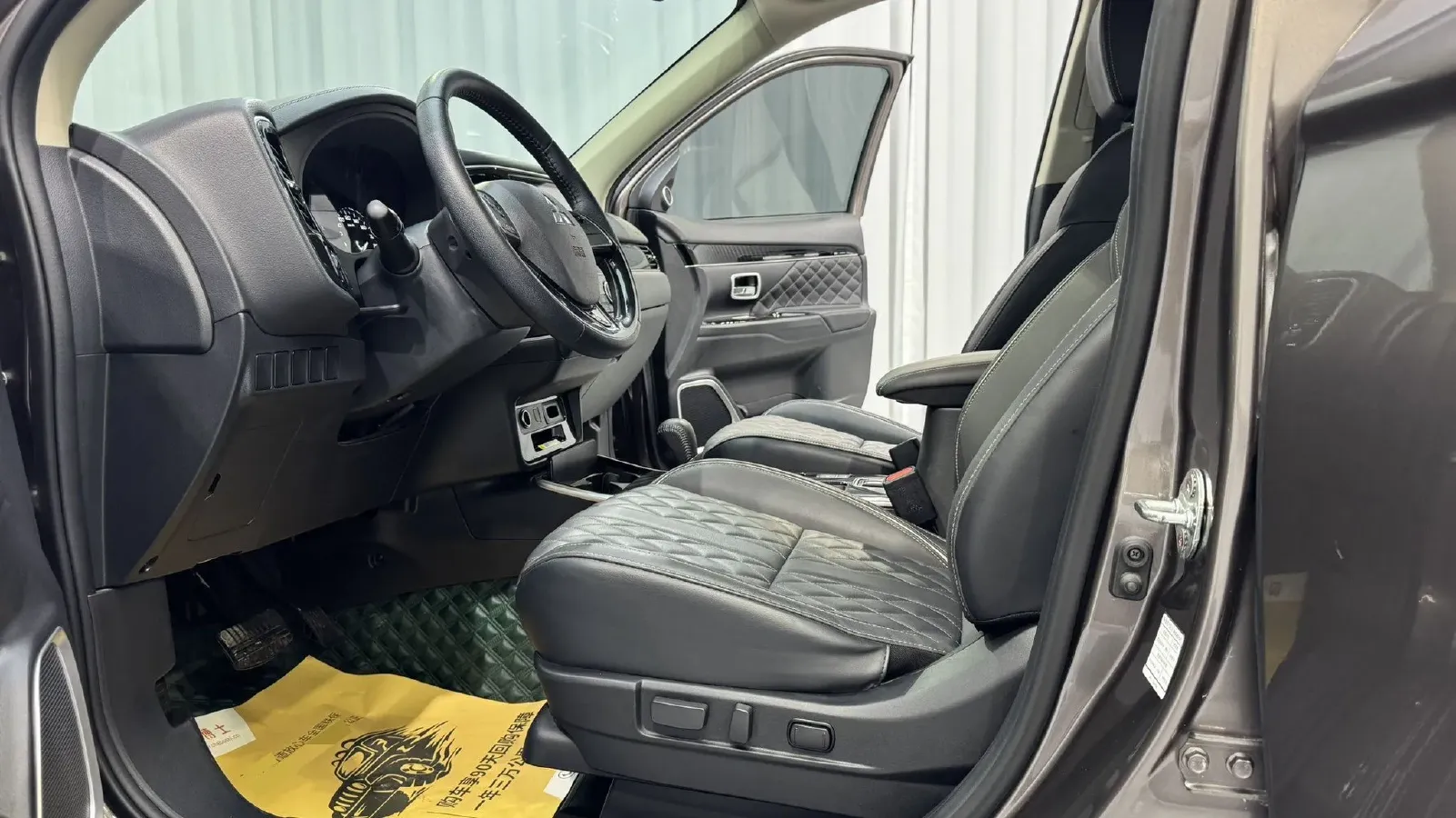 2021 Mitsubishi Outlander 2.0L 166HP L4 CVT,autocango,china used car exporter,china ev exporter,chinese used car exporter,chinese used ev exporter