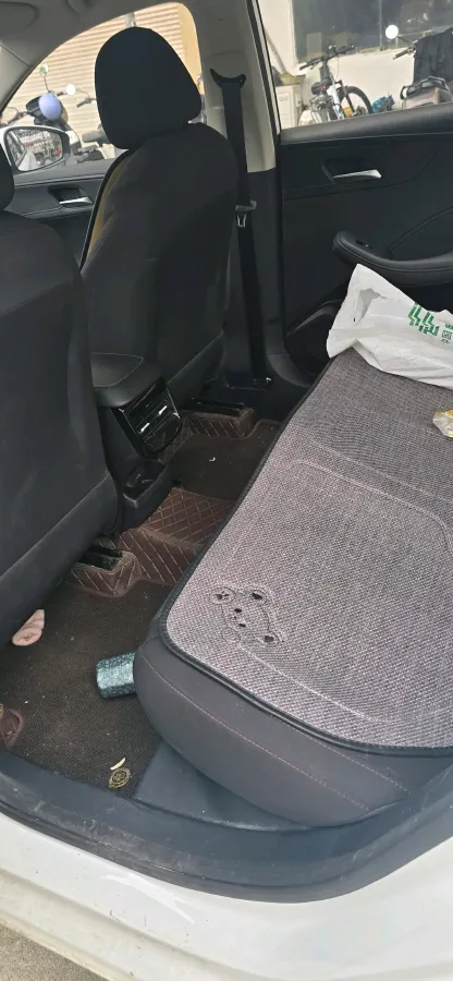 2026 Roewe i5 1.5L 129HP L4 5MT,autocango,china used car exporter,china ev exporter,chinese used car exporter,chinese used ev exporter