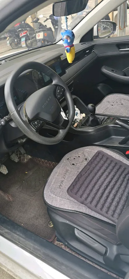 2026 Roewe i5 1.5L 129HP L4 5MT,autocango,china used car exporter,china ev exporter,chinese used car exporter,chinese used ev exporter