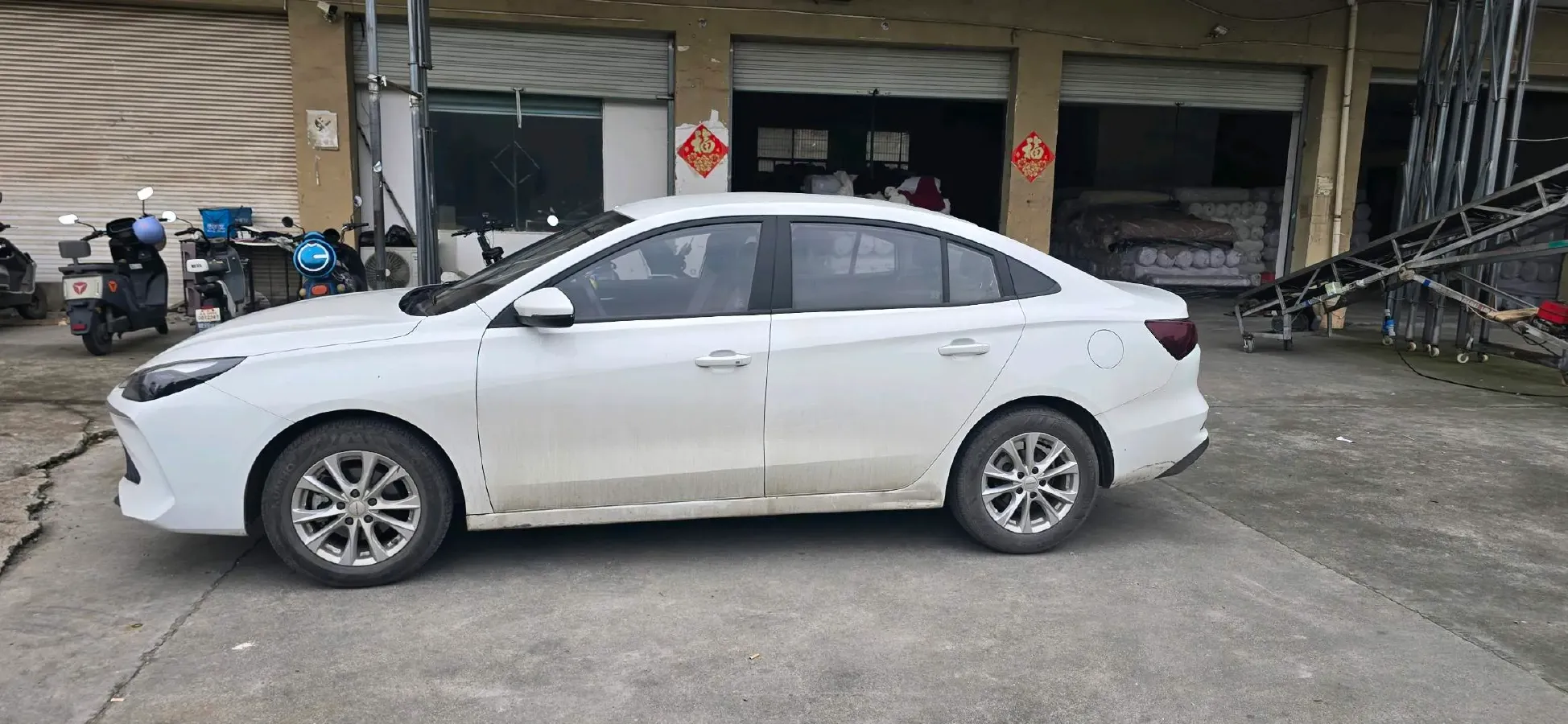 2026 Roewe i5 1.5L 129HP L4 5MT,autocango,china used car exporter,china ev exporter,chinese used car exporter,chinese used ev exporter