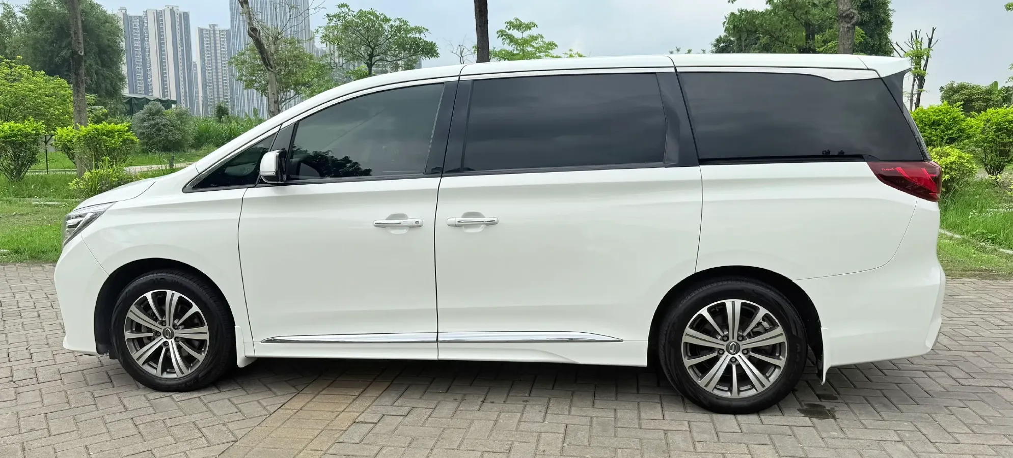 2021 GAC Trumpchi M8 2.0T 252HP L4 8AT,autocango,china used car exporter,china ev exporter,chinese used car exporter,chinese used ev exporter