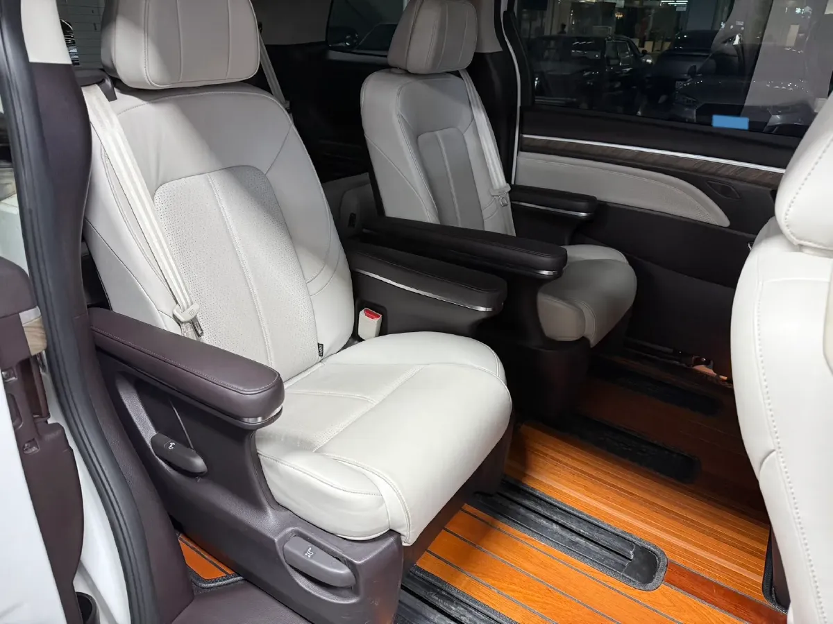 2023 GAC Trumpchi M8 2.0T 252HP L4 8AT,autocango,china used car exporter,china ev exporter,chinese used car exporter,chinese used ev exporter