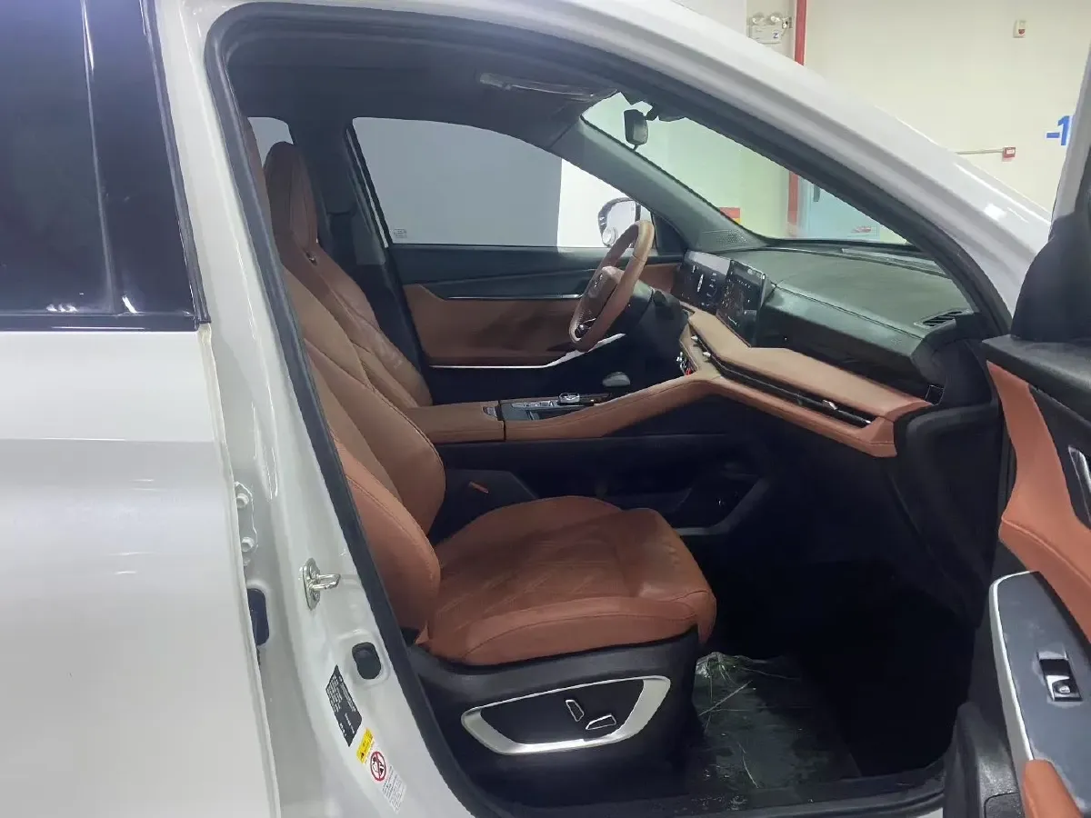 2023 ChangAn CS75 Plus 2.0T 233HP L4 8AT,autocango,china used car exporter,china ev exporter,chinese used car exporter,chinese used ev exporter