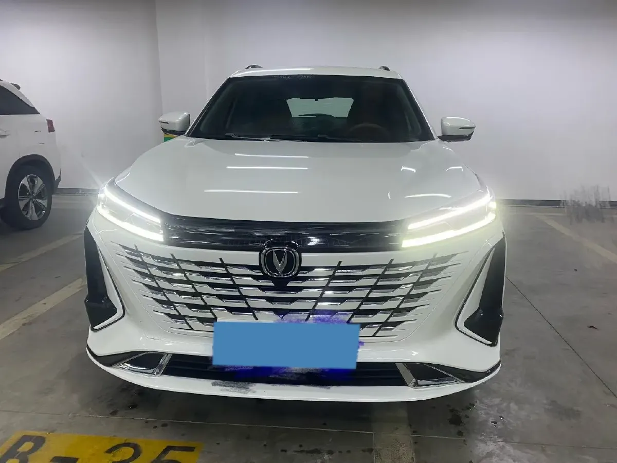 2023 ChangAn CS75 Plus 2.0T 233HP L4 8AT,autocango,china used car exporter,china ev exporter,chinese used car exporter,chinese used ev exporter
