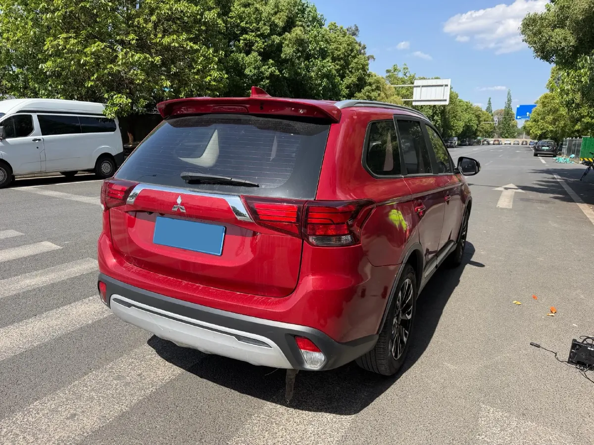 2019 Mitsubishi Outlander 2.0L 166HP L4 CVT,autocango,china used car exporter,china ev exporter,chinese used car exporter,chinese used ev exporter