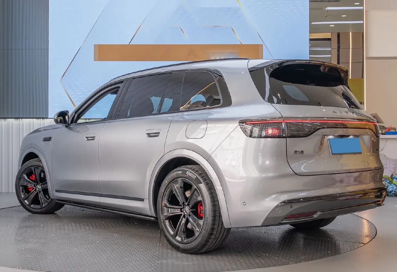 2025 AITO AITO M8 REEV 160HP REEV 53.4KWH,autocango,china used car exporter,china ev exporter,chinese used car exporter,chinese used ev exporter