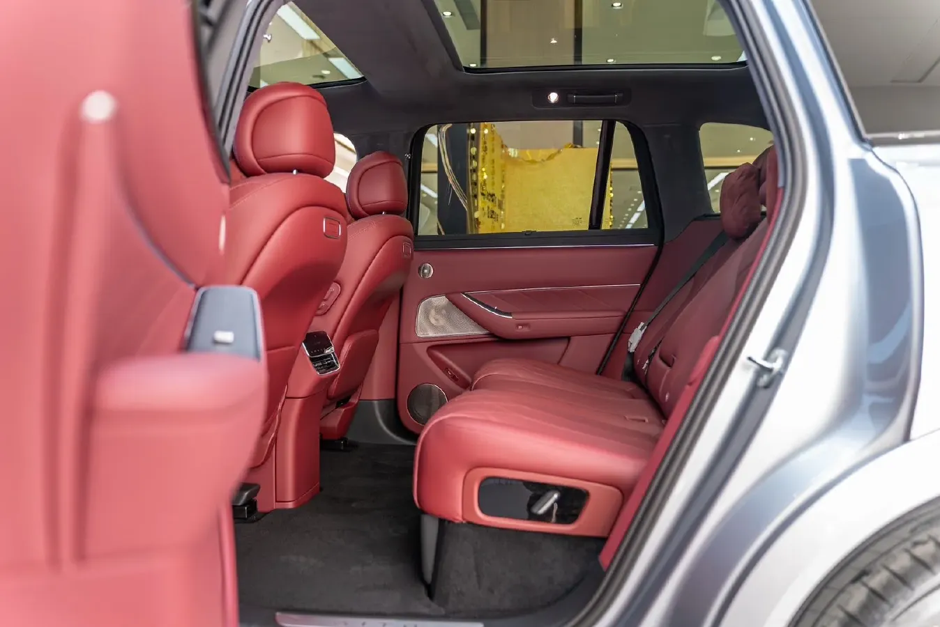 2025 AITO AITO M8 REEV 160HP REEV 53.4KWH,autocango,china used car exporter,china ev exporter,chinese used car exporter,chinese used ev exporter