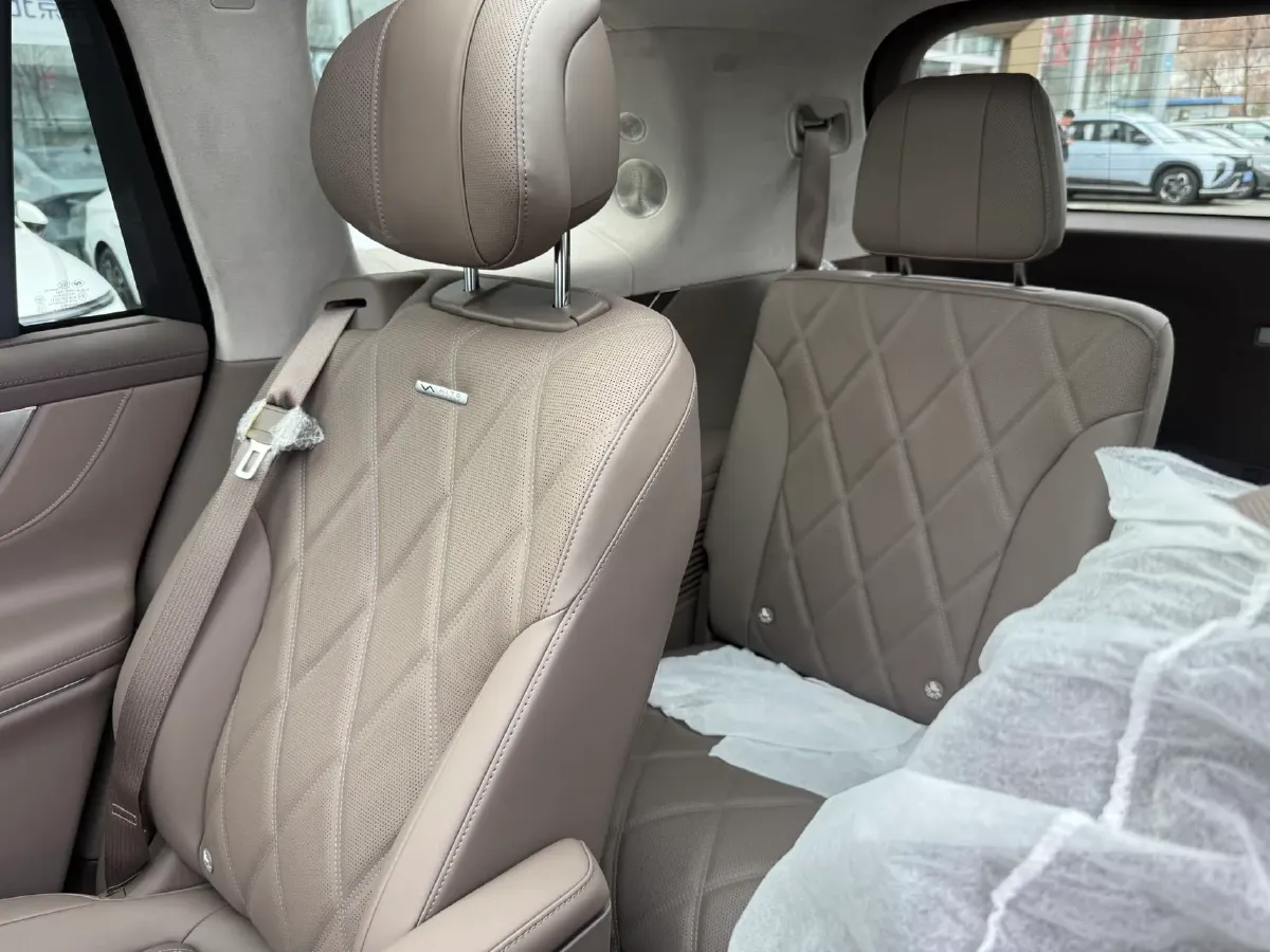 2025 AITO AITO M9 REEV 160HP REEV 52KWH,autocango,china used car exporter,china ev exporter,chinese used car exporter,chinese used ev exporter