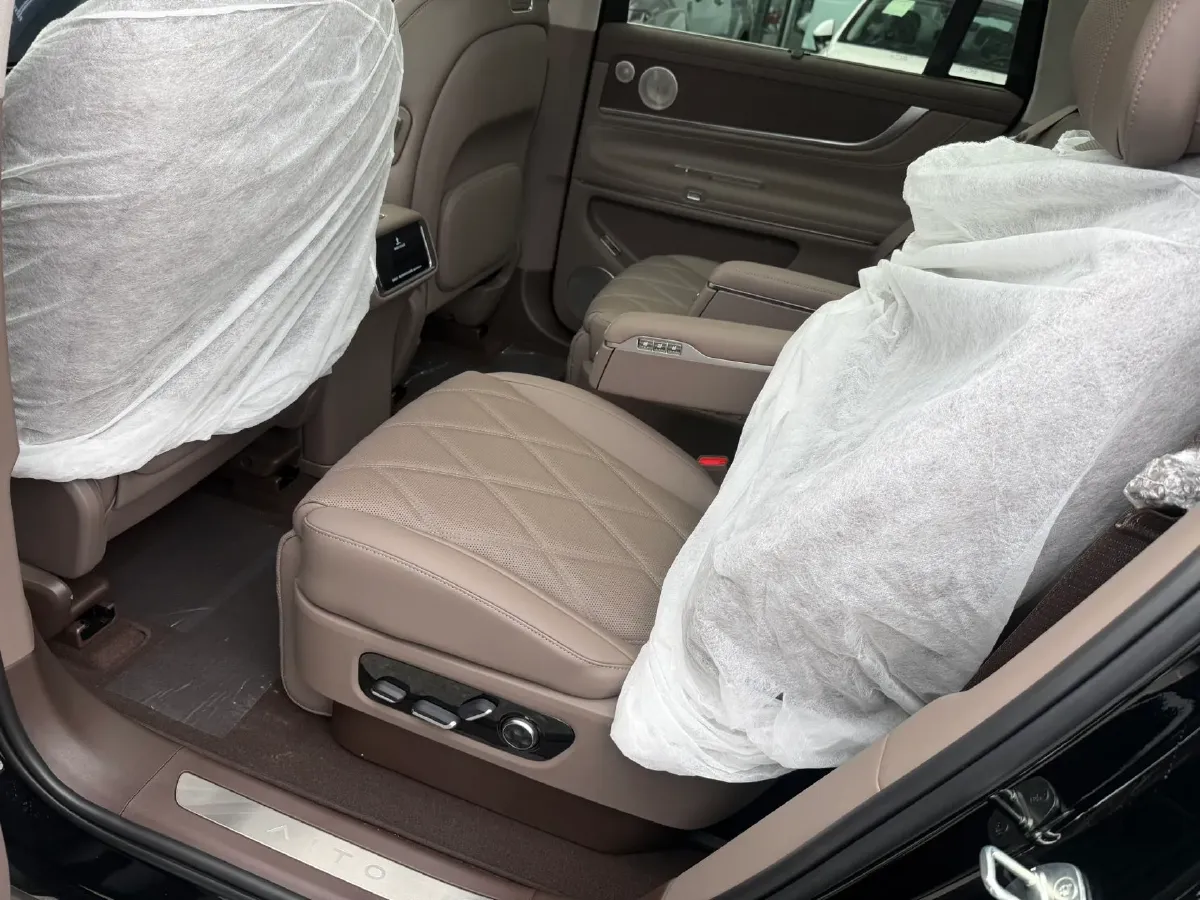 2025 AITO AITO M9 REEV 160HP REEV 52KWH,autocango,china used car exporter,china ev exporter,chinese used car exporter,chinese used ev exporter