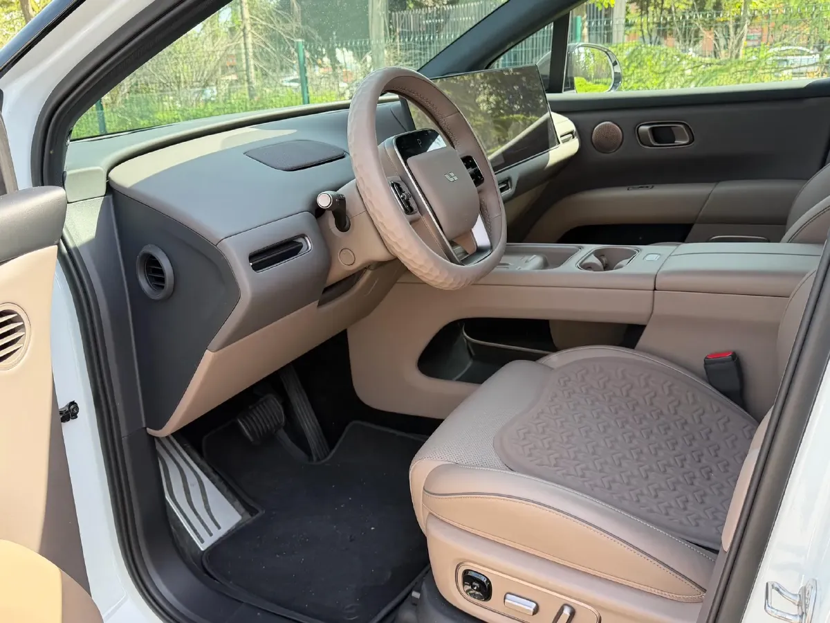 2025 Li i6 BEV,autocango,china used car exporter,china ev exporter,chinese used car exporter,chinese used ev exporter