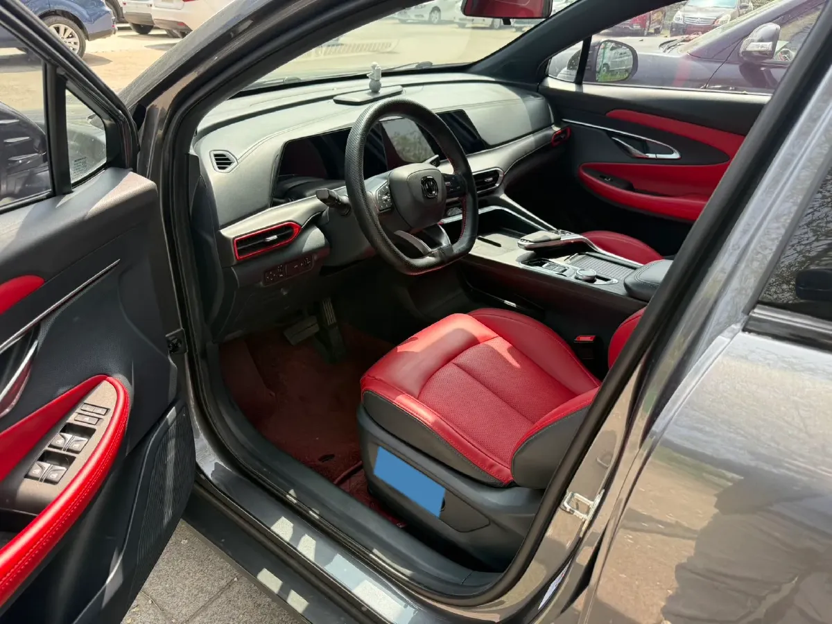 2021 ChangAn UNI-T 1.5T 180HP L4 7DCT,autocango,china used car exporter,china ev exporter,chinese used car exporter,chinese used ev exporter