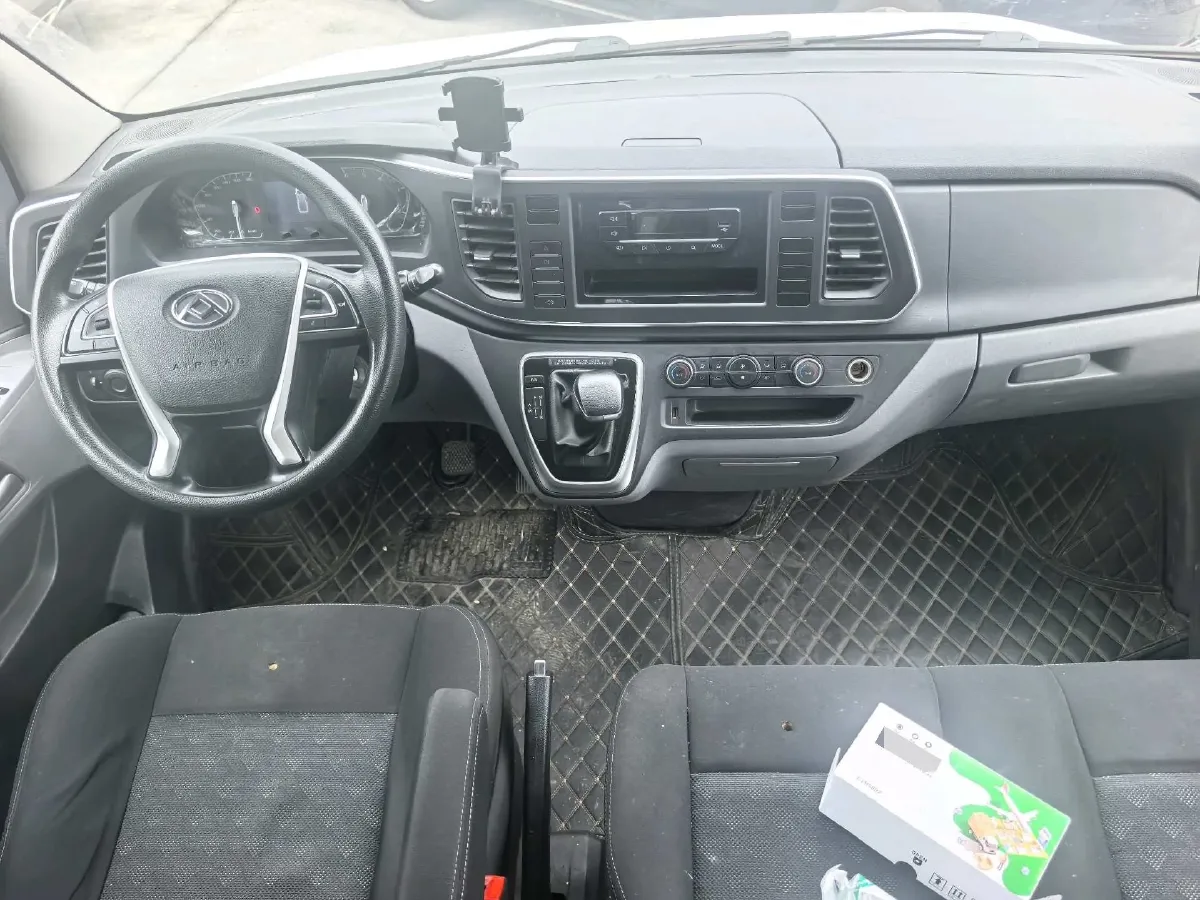 2015 MAXUS XinTu V80 2.5T 136HP L4 5MT,autocango,china used car exporter,china ev exporter,chinese used car exporter,chinese used ev exporter