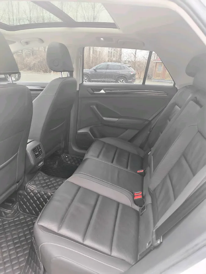 2022 Volkswagen T-Roc 1.4T 150HP L4 7DCT,autocango,china used car exporter,china ev exporter,chinese used car exporter,chinese used ev exporter