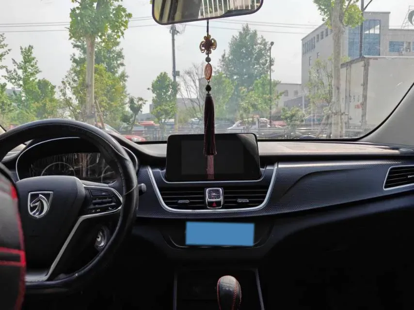 2021 BaoJun 730 1.5L 105HP L4 6MT,autocango,china used car exporter,china ev exporter,chinese used car exporter,chinese used ev exporter