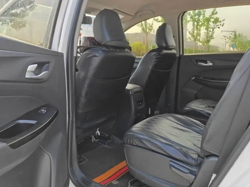 2021 BaoJun 730 1.5L 105HP L4 6MT,autocango,china used car exporter,china ev exporter,chinese used car exporter,chinese used ev exporter