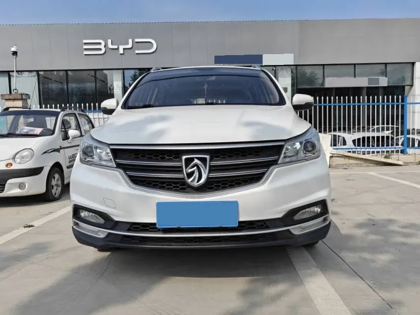 2021 BaoJun 730 1.5L 105HP L4 6MT,autocango,china used car exporter,china ev exporter,chinese used car exporter,chinese used ev exporter