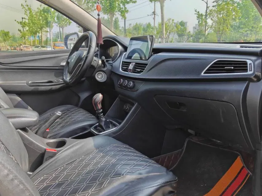 2021 BaoJun 730 1.5L 105HP L4 6MT,autocango,china used car exporter,china ev exporter,chinese used car exporter,chinese used ev exporter