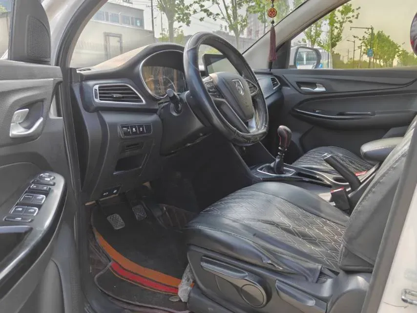 2021 BaoJun 730 1.5L 105HP L4 6MT,autocango,china used car exporter,china ev exporter,chinese used car exporter,chinese used ev exporter