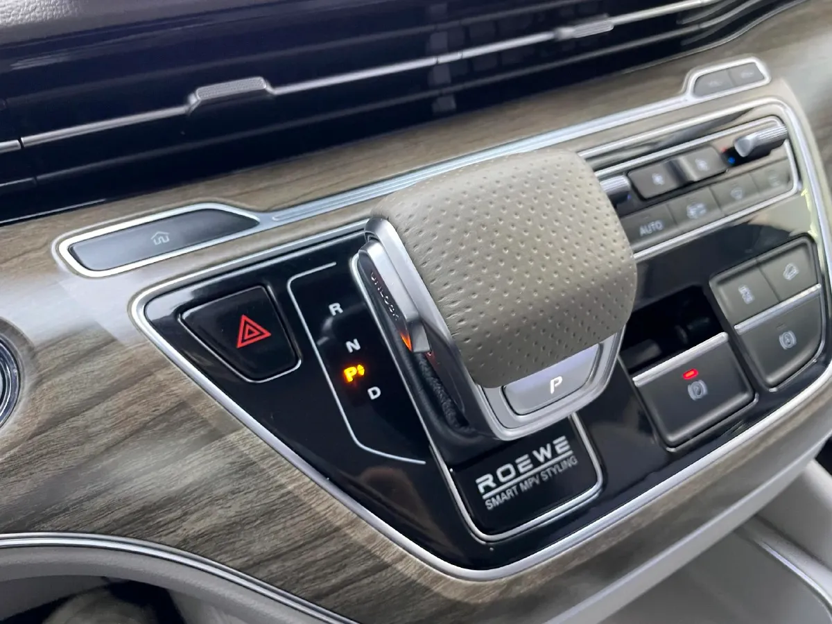 2025 Roewe iMAX8 1.5T 150HP L4 1DHT PHEV 24.7KWH,autocango,china used car exporter,china ev exporter,chinese used car exporter,chinese used ev exporter