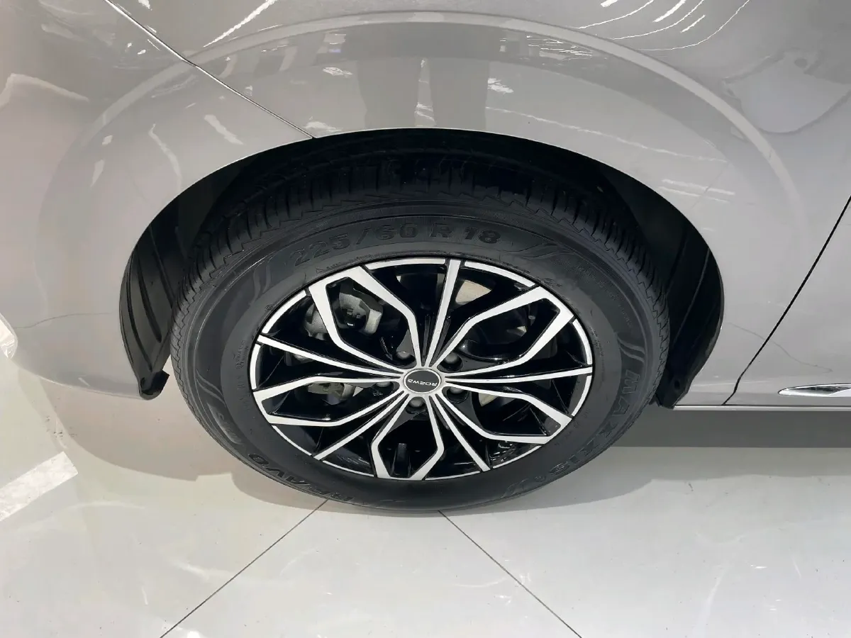 2025 Roewe iMAX8 1.5T 150HP L4 1DHT PHEV 24.7KWH,autocango,china used car exporter,china ev exporter,chinese used car exporter,chinese used ev exporter