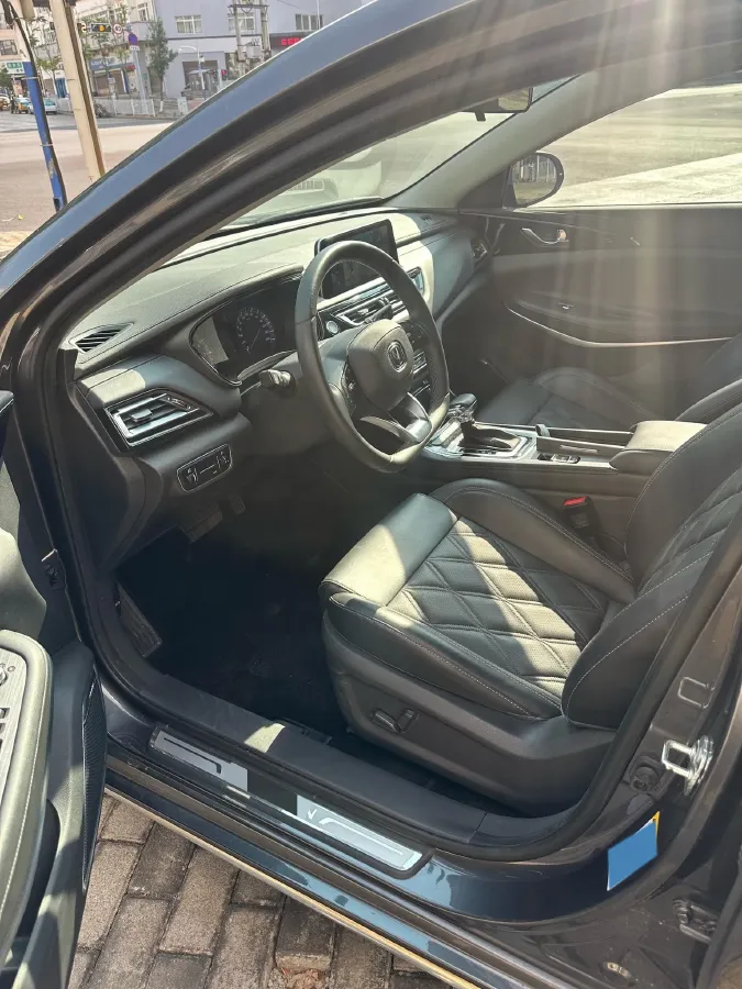 2022 ChangAn Raeton CC 1.5T 188HP L4 7DCT,autocango,china used car exporter,china ev exporter,chinese used car exporter,chinese used ev exporter