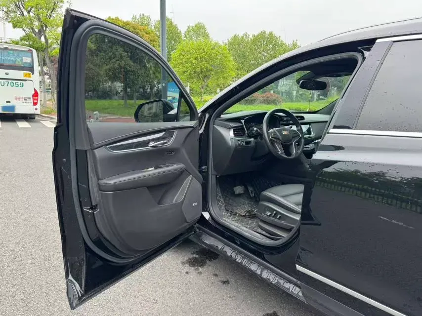 2022 Cadillac XT5 2.0T 237HP L4 9AT,autocango,china used car exporter,china ev exporter,chinese used car exporter,chinese used ev exporter