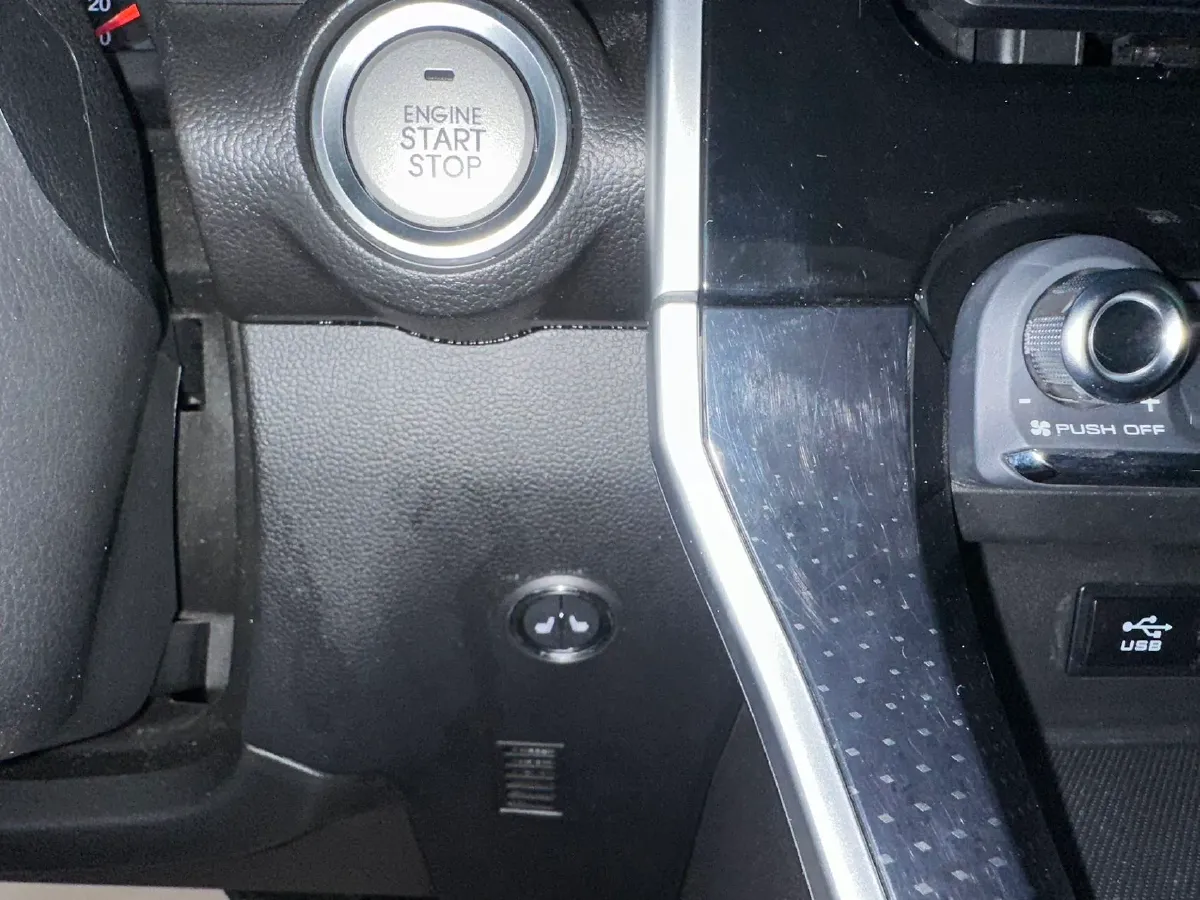 2023 Haval M6 1.5T 150HP L4 7DCT,autocango,china used car exporter,china ev exporter,chinese used car exporter,chinese used ev exporter