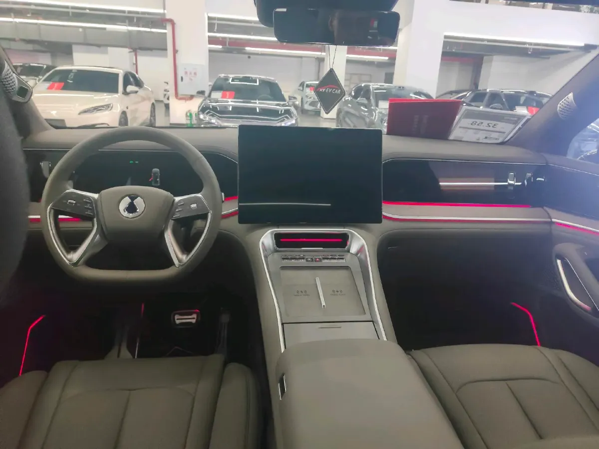 2025 Denza DenzaN9 2.0T 207HP L4 E-CVT PHEV,autocango,china used car exporter,china ev exporter,chinese used car exporter,chinese used ev exporter