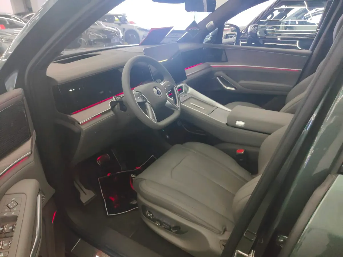 2025 Denza DenzaN9 2.0T 207HP L4 E-CVT PHEV,autocango,china used car exporter,china ev exporter,chinese used car exporter,chinese used ev exporter