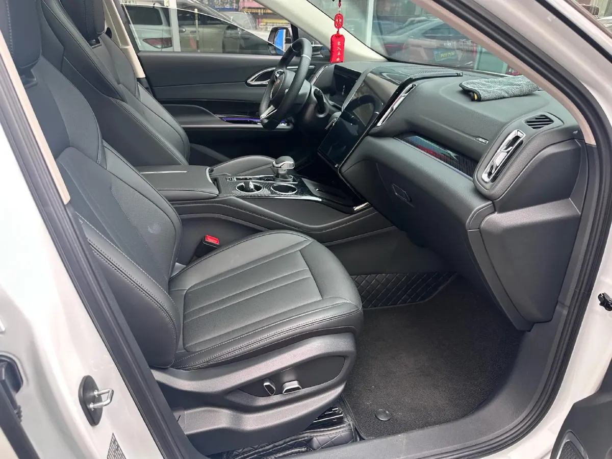 2024 HongQi HS3 1.5T 169HP L4 1DHT PHEV 18.4KWH,autocango,china used car exporter,china ev exporter,chinese used car exporter,chinese used ev exporter