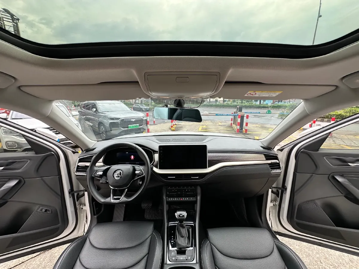 2023 Skoda Kodiak 2.0T 186HP L4 7DCT,autocango,china used car exporter,china ev exporter,chinese used car exporter,chinese used ev exporter