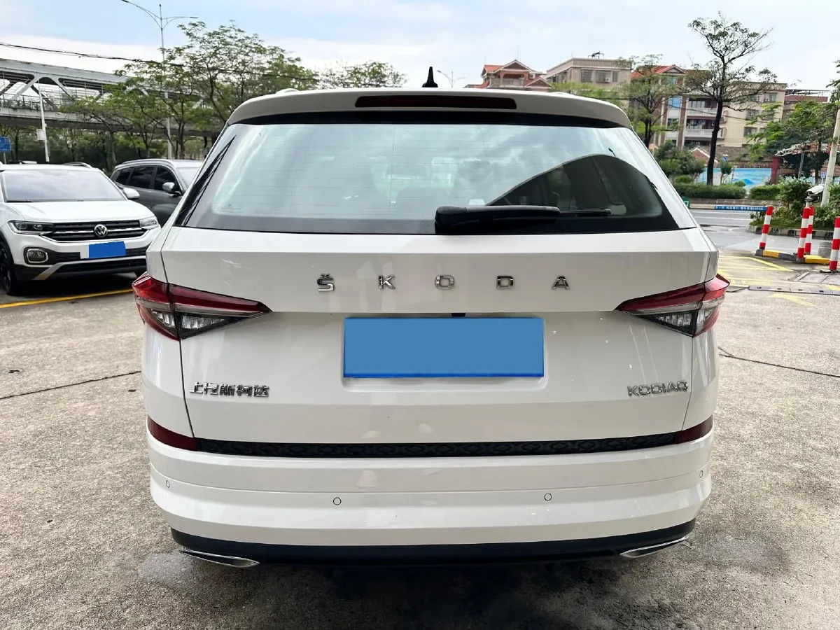 2023 Skoda Kodiak 2.0T 186HP L4 7DCT,autocango,china used car exporter,china ev exporter,chinese used car exporter,chinese used ev exporter