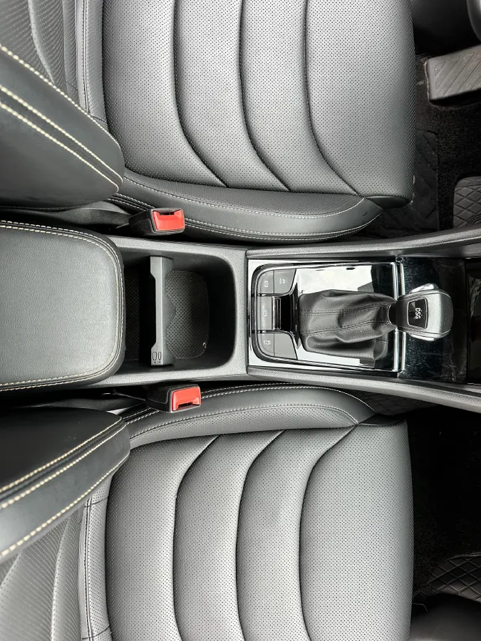 2023 Skoda Kodiak 2.0T 186HP L4 7DCT,autocango,china used car exporter,china ev exporter,chinese used car exporter,chinese used ev exporter