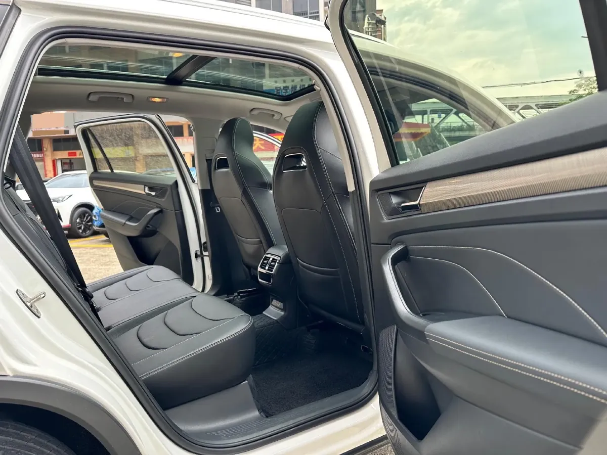 2023 Skoda Kodiak 2.0T 186HP L4 7DCT,autocango,china used car exporter,china ev exporter,chinese used car exporter,chinese used ev exporter