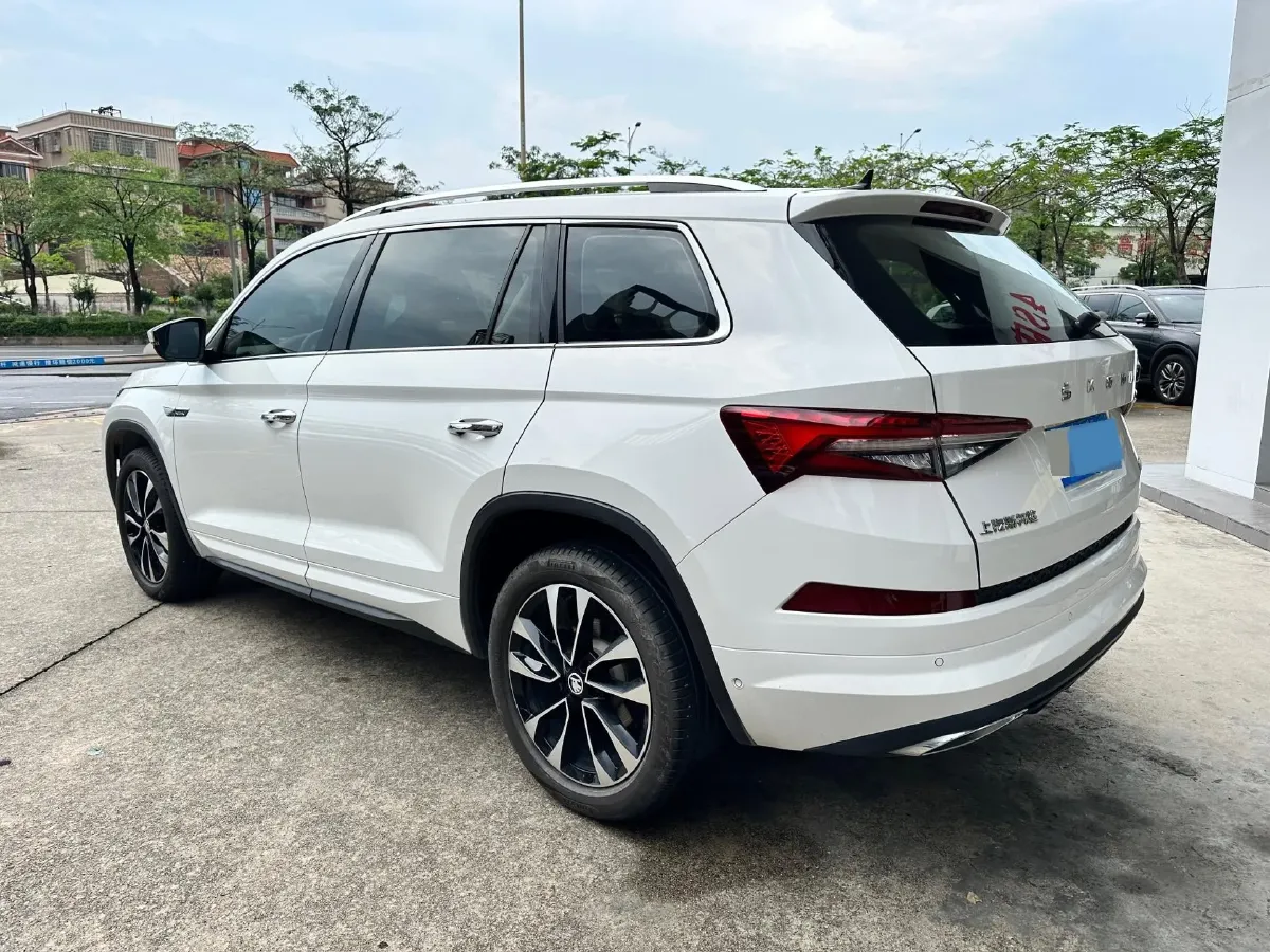 2023 Skoda Kodiak 2.0T 186HP L4 7DCT,autocango,china used car exporter,china ev exporter,chinese used car exporter,chinese used ev exporter