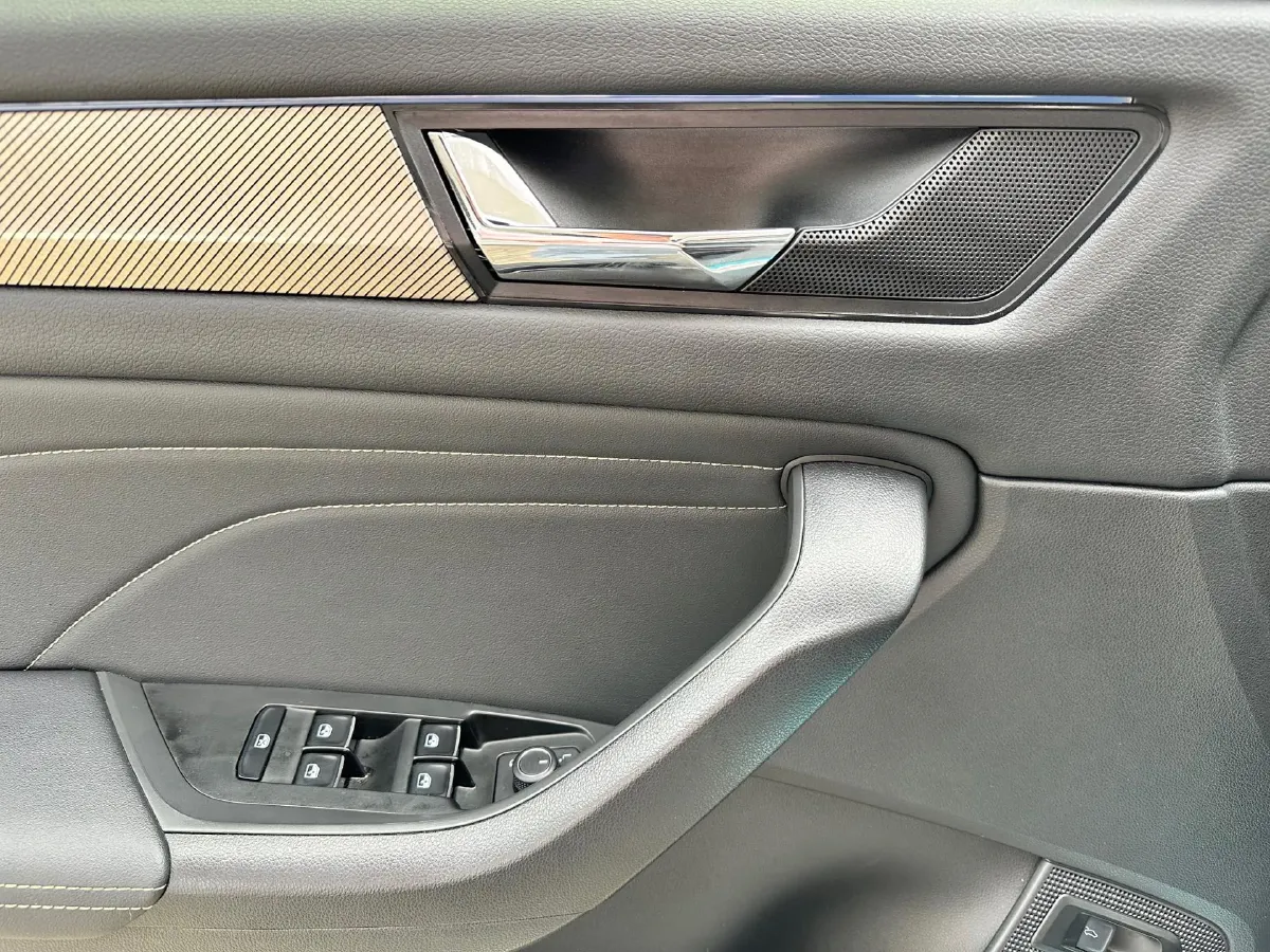 2023 Skoda Kodiak 2.0T 186HP L4 7DCT,autocango,china used car exporter,china ev exporter,chinese used car exporter,chinese used ev exporter