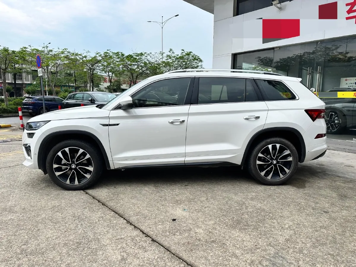 2023 Skoda Kodiak 2.0T 186HP L4 7DCT,autocango,china used car exporter,china ev exporter,chinese used car exporter,chinese used ev exporter