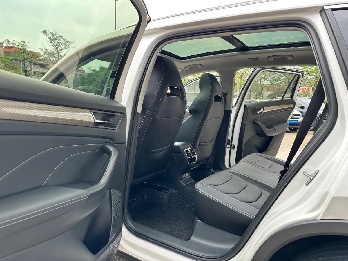 2023 Skoda Kodiak 2.0T 186HP L4 7DCT,autocango,china used car exporter,china ev exporter,chinese used car exporter,chinese used ev exporter