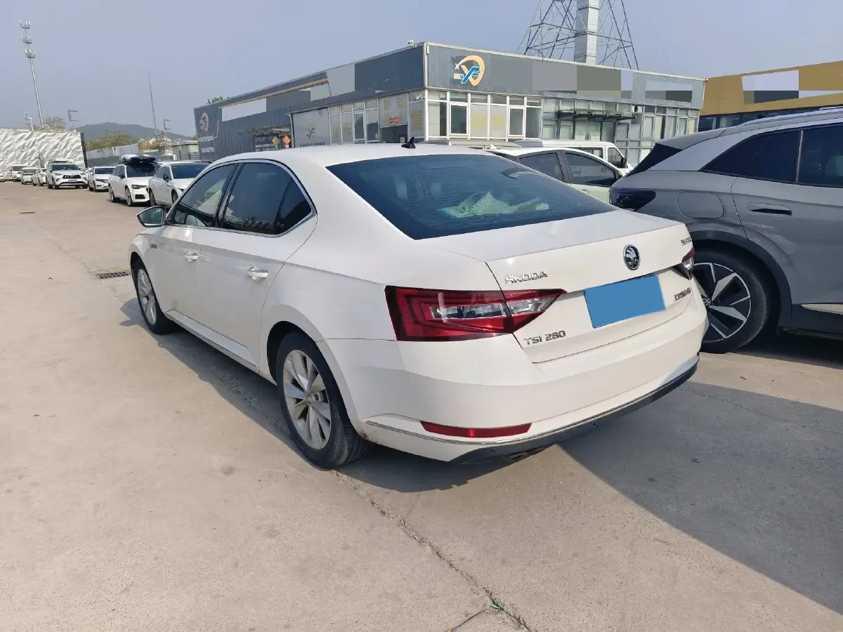 2018 Skoda Superb 1.4T 150HP L4 7DCT,autocango,china used car exporter,china ev exporter,chinese used car exporter,chinese used ev exporter