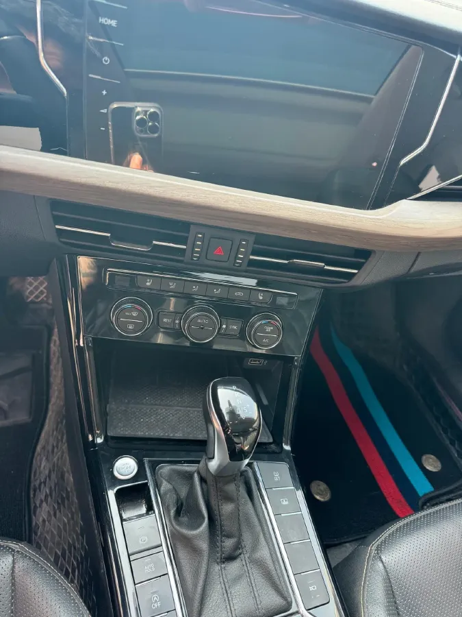 2019 Volkswagen Passat 2.0T 220HP L4 7DCT,autocango,china used car exporter,china ev exporter,chinese used car exporter,chinese used ev exporter