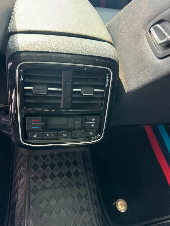 2019 Volkswagen Passat 2.0T 220HP L4 7DCT,autocango,china used car exporter,china ev exporter,chinese used car exporter,chinese used ev exporter