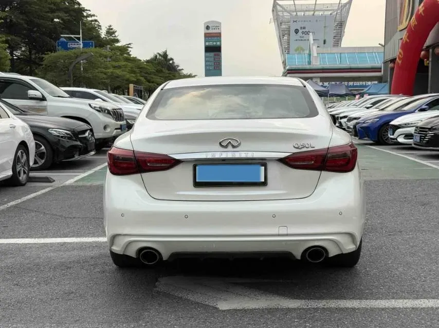 2018 Jeep Grand Commander 2.0T 265HP L4 9AT,autocango,china used car exporter,china ev exporter,chinese used car exporter,chinese used ev exporter