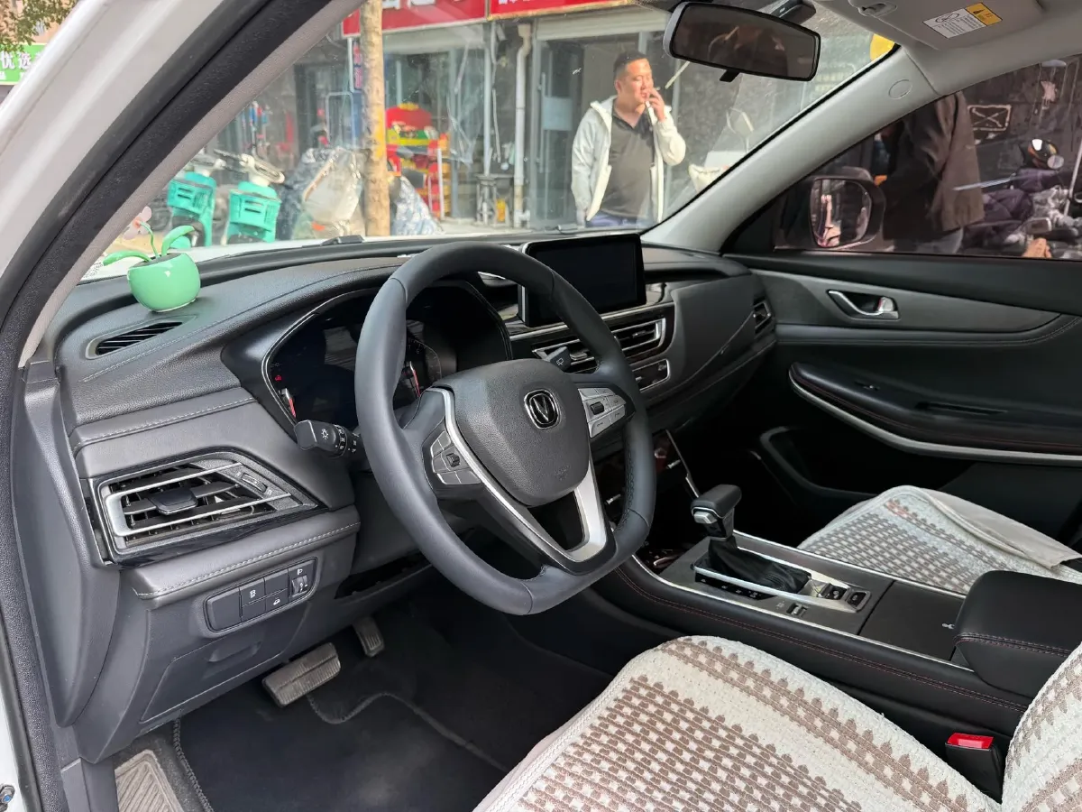 2023 ChangAn CS75 1.5T 188HP L4 7DCT,autocango,china used car exporter,china ev exporter,chinese used car exporter,chinese used ev exporter