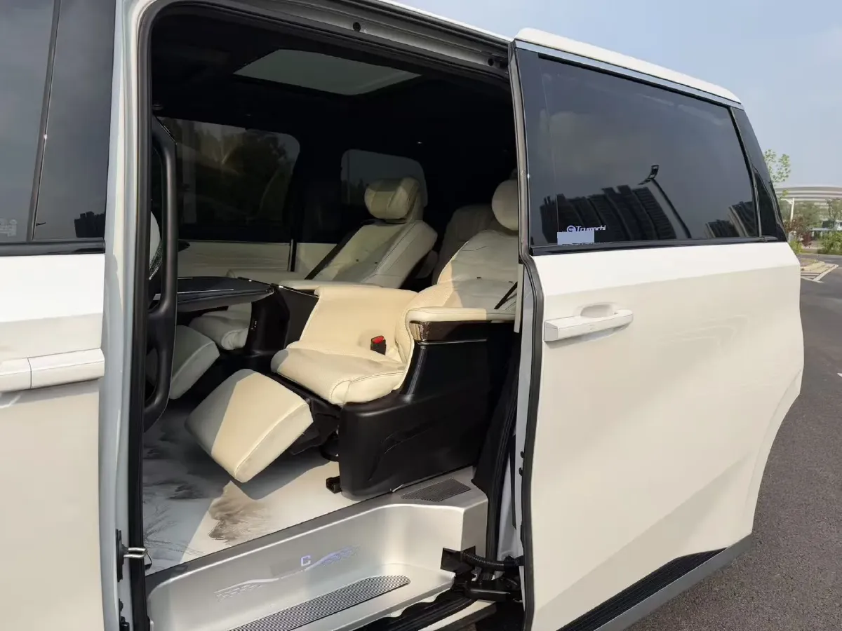 2023 GAC Trumpchi M8 2.0T 190HP L4 E-CVT Hybrid,autocango,china used car exporter,china ev exporter,chinese used car exporter,chinese used ev exporter