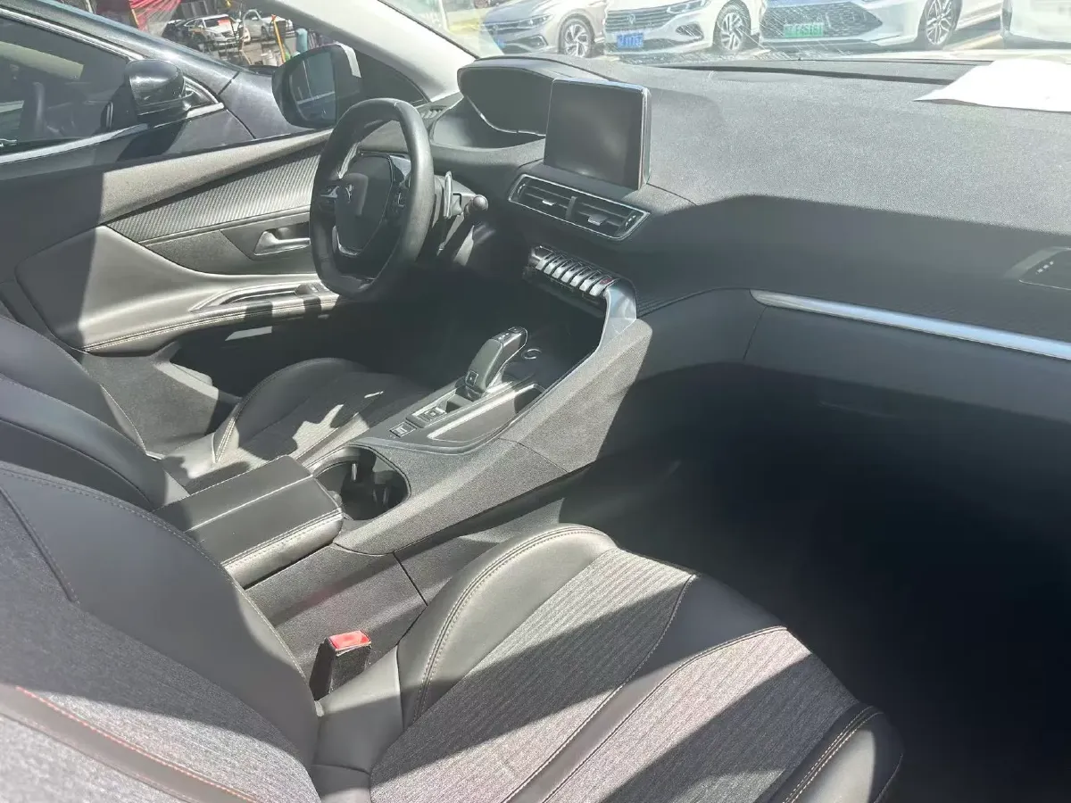 2017 Peugeot 5008 1.6T 167HP L4 6AT,autocango,china used car exporter,china ev exporter,chinese used car exporter,chinese used ev exporter