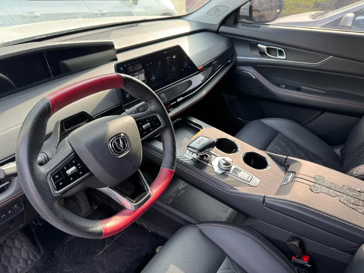 2021 ChangAn UNI-K 2.0T 233HP L4 8AT,autocango,china used car exporter,china ev exporter,chinese used car exporter,chinese used ev exporter