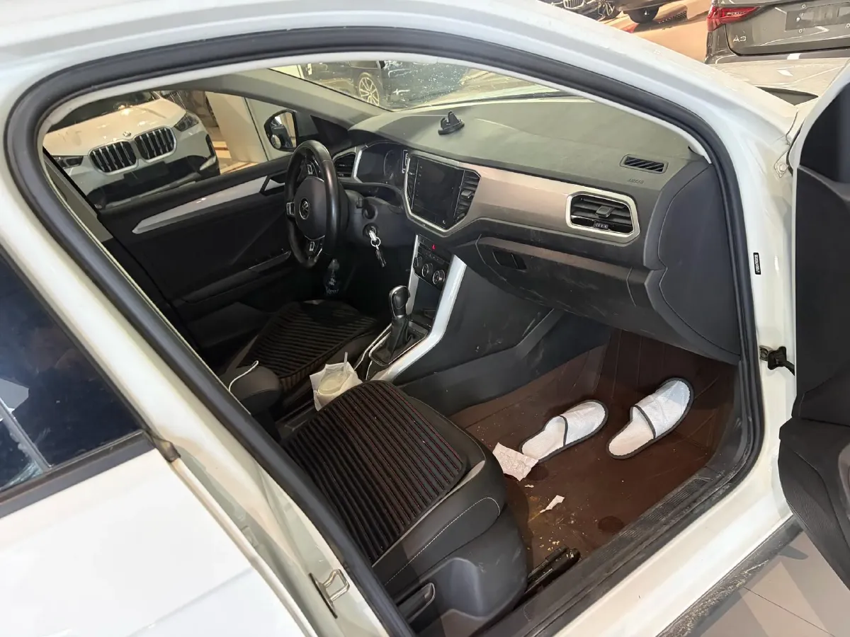 2022 Volkswagen T-Roc 1.4T 150HP L4 7DCT,autocango,china used car exporter,china ev exporter,chinese used car exporter,chinese used ev exporter