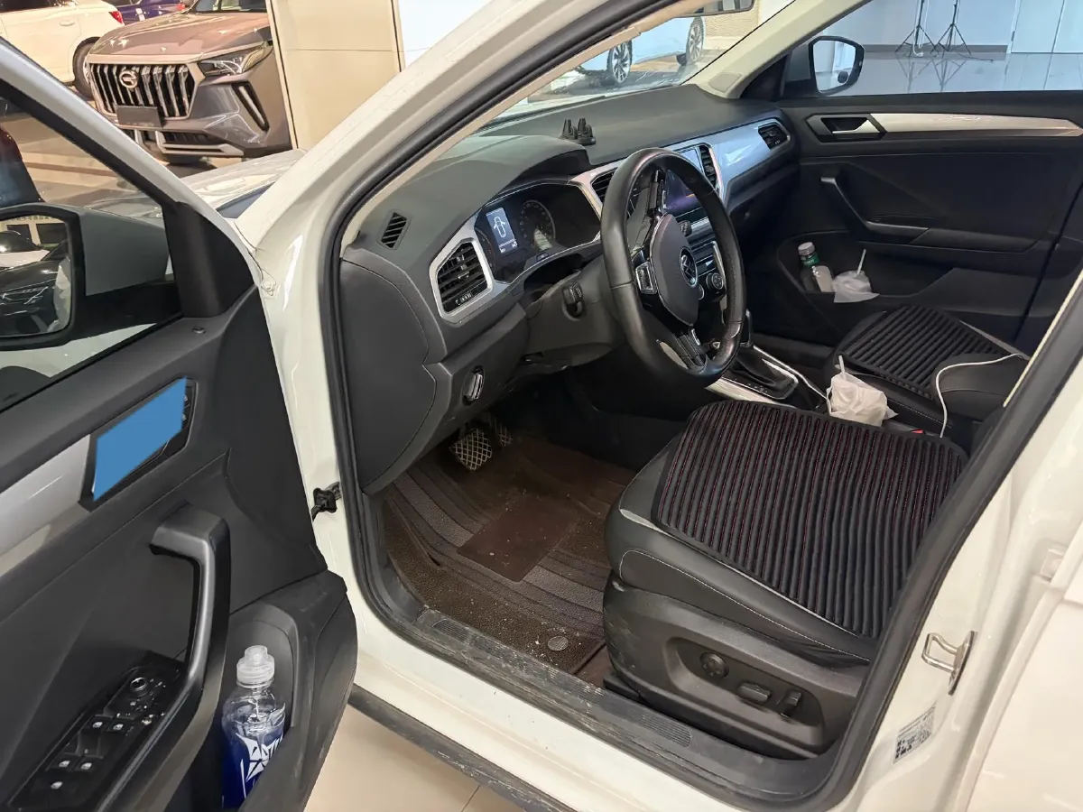 2022 Volkswagen T-Roc 1.4T 150HP L4 7DCT,autocango,china used car exporter,china ev exporter,chinese used car exporter,chinese used ev exporter