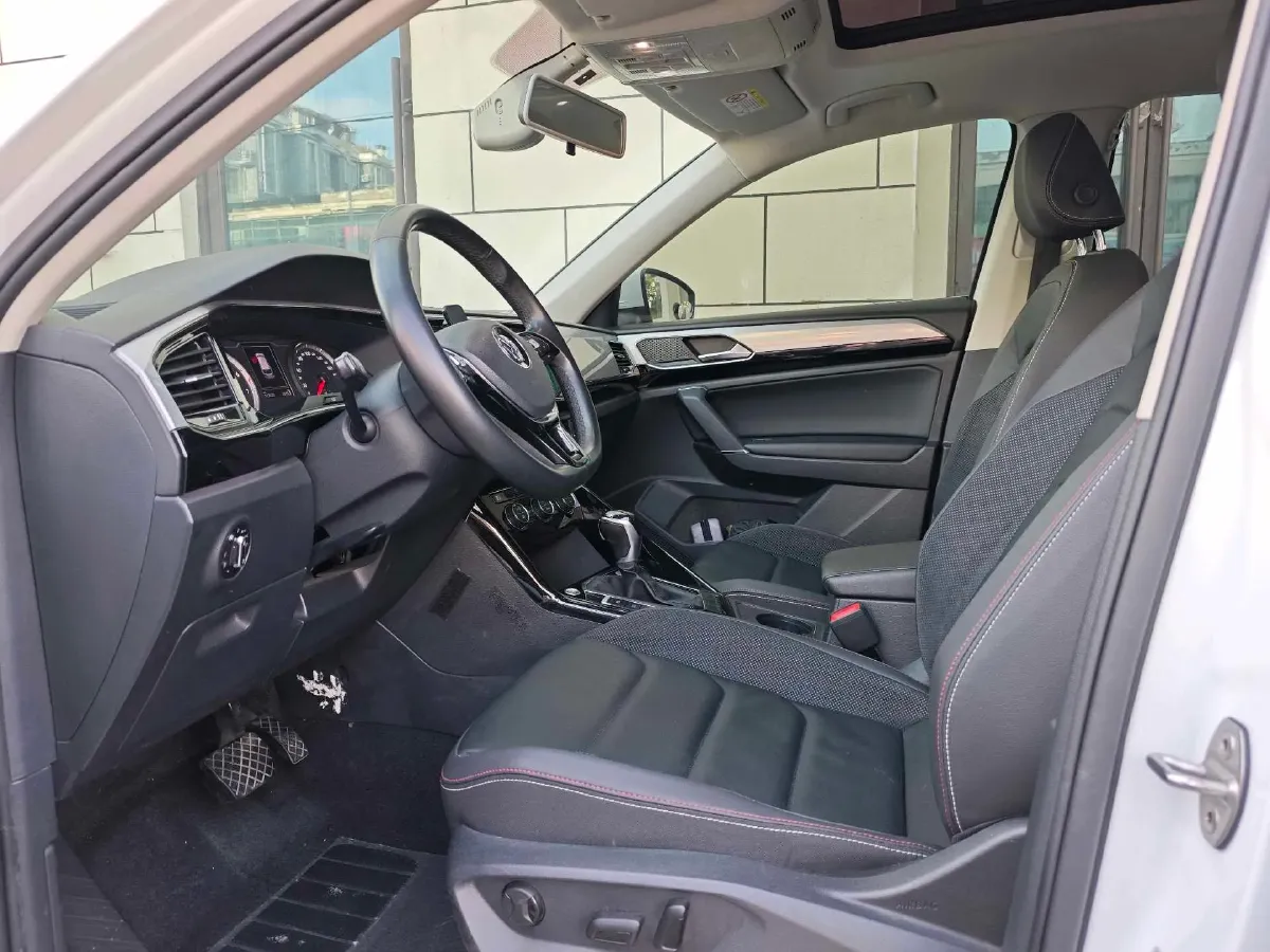 2019 Jeep Cherokee 2.0T 234HP L4 9AT,autocango,china used car exporter,china ev exporter,chinese used car exporter,chinese used ev exporter