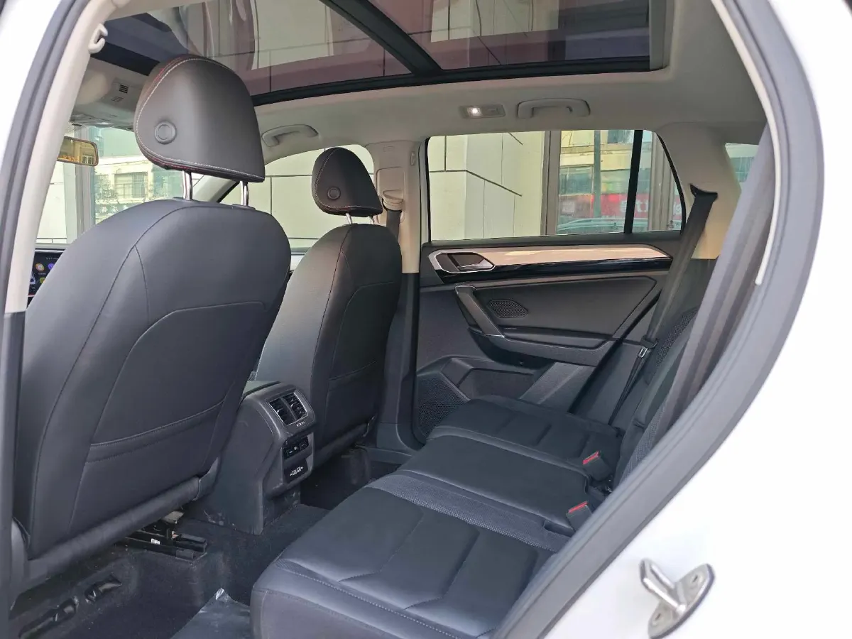 2019 Jeep Cherokee 2.0T 234HP L4 9AT,autocango,china used car exporter,china ev exporter,chinese used car exporter,chinese used ev exporter